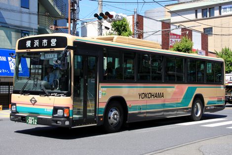 横浜市交通局　リムジンバス（日野セレガ）3個セット Amazon.co.jp: タカラトミーアーツ トミカ 横浜市交通局